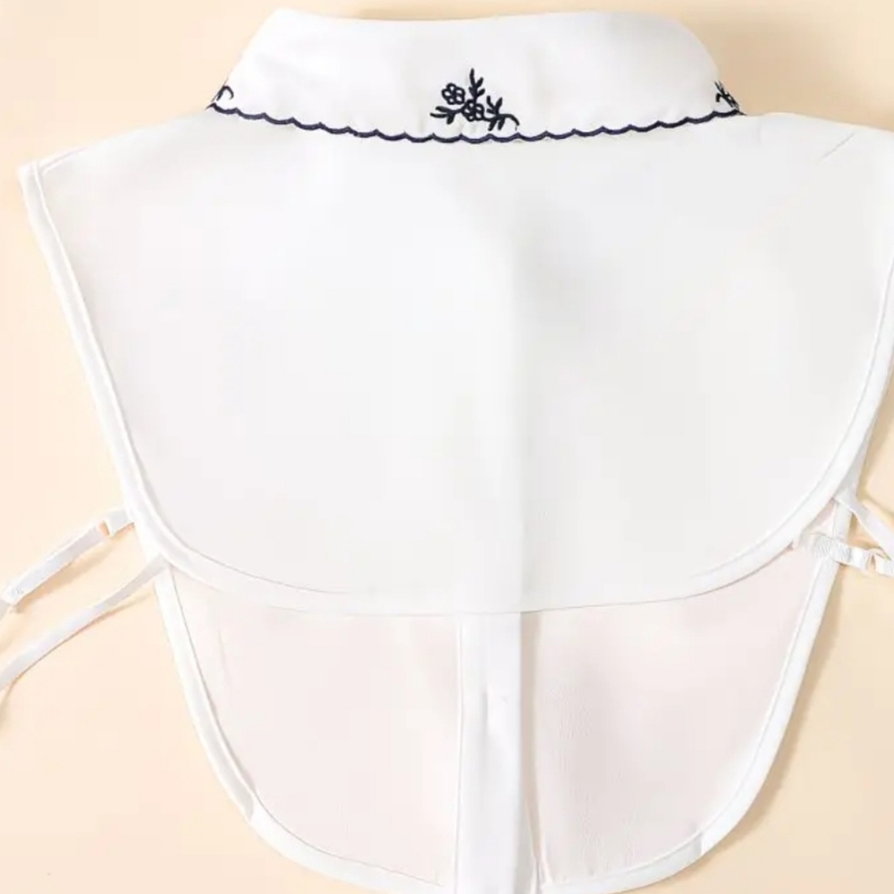 White Peter Pan Collar with Black Embroidery - Picture 3 of 4